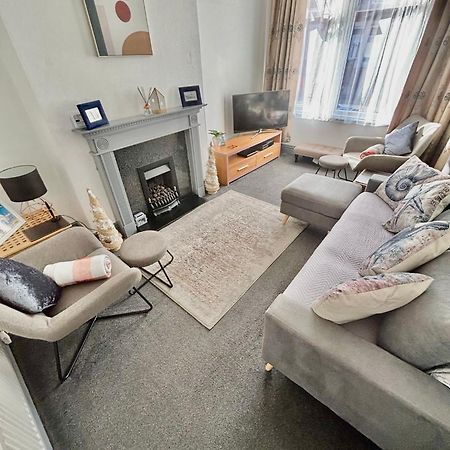 Entire Holiday Home In Blackpool With Free Parking And A Private Patio Garden מראה חיצוני תמונה