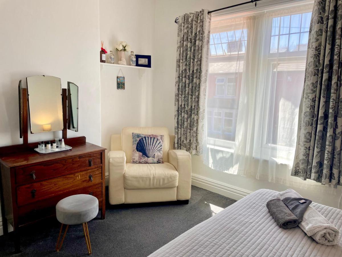 Entire Holiday Home In Blackpool With Free Parking And A Private Patio Garden מראה חיצוני תמונה