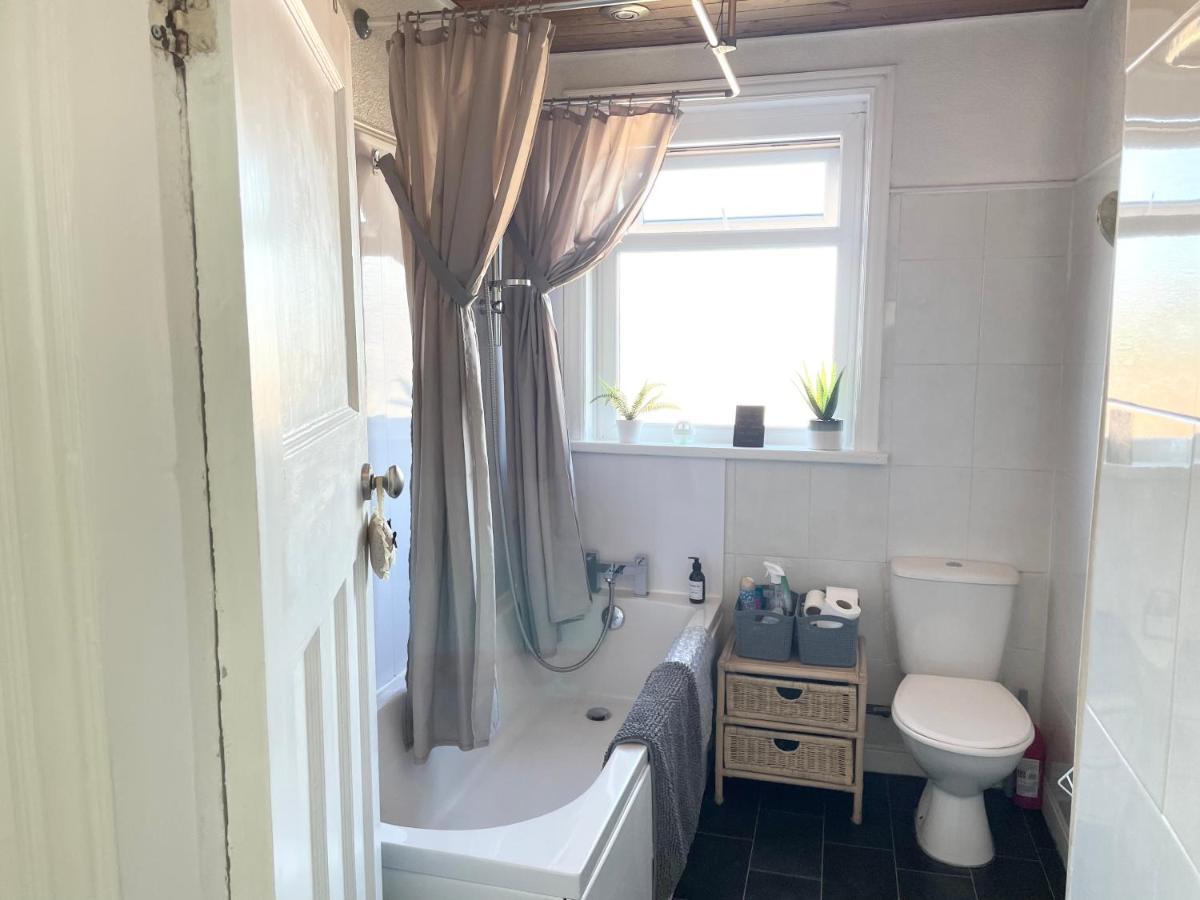 Entire Holiday Home In Blackpool With Free Parking And A Private Patio Garden מראה חיצוני תמונה