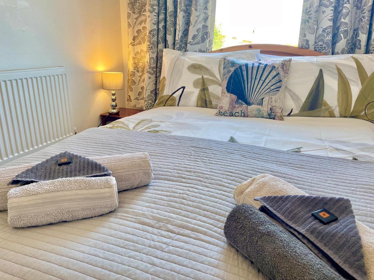 Entire Holiday Home In Blackpool With Free Parking And A Private Patio Garden מראה חיצוני תמונה