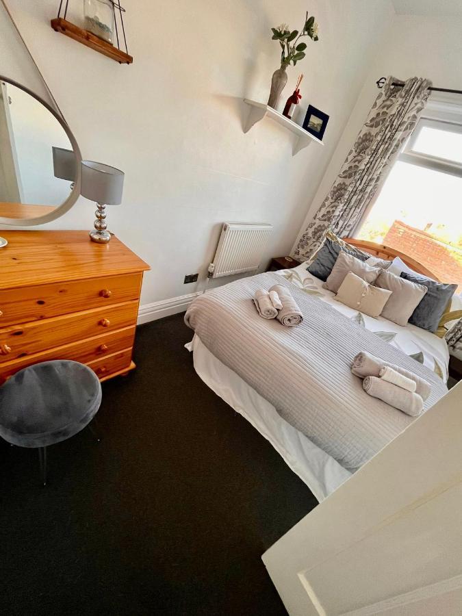 Entire Holiday Home In Blackpool With Free Parking And A Private Patio Garden מראה חיצוני תמונה