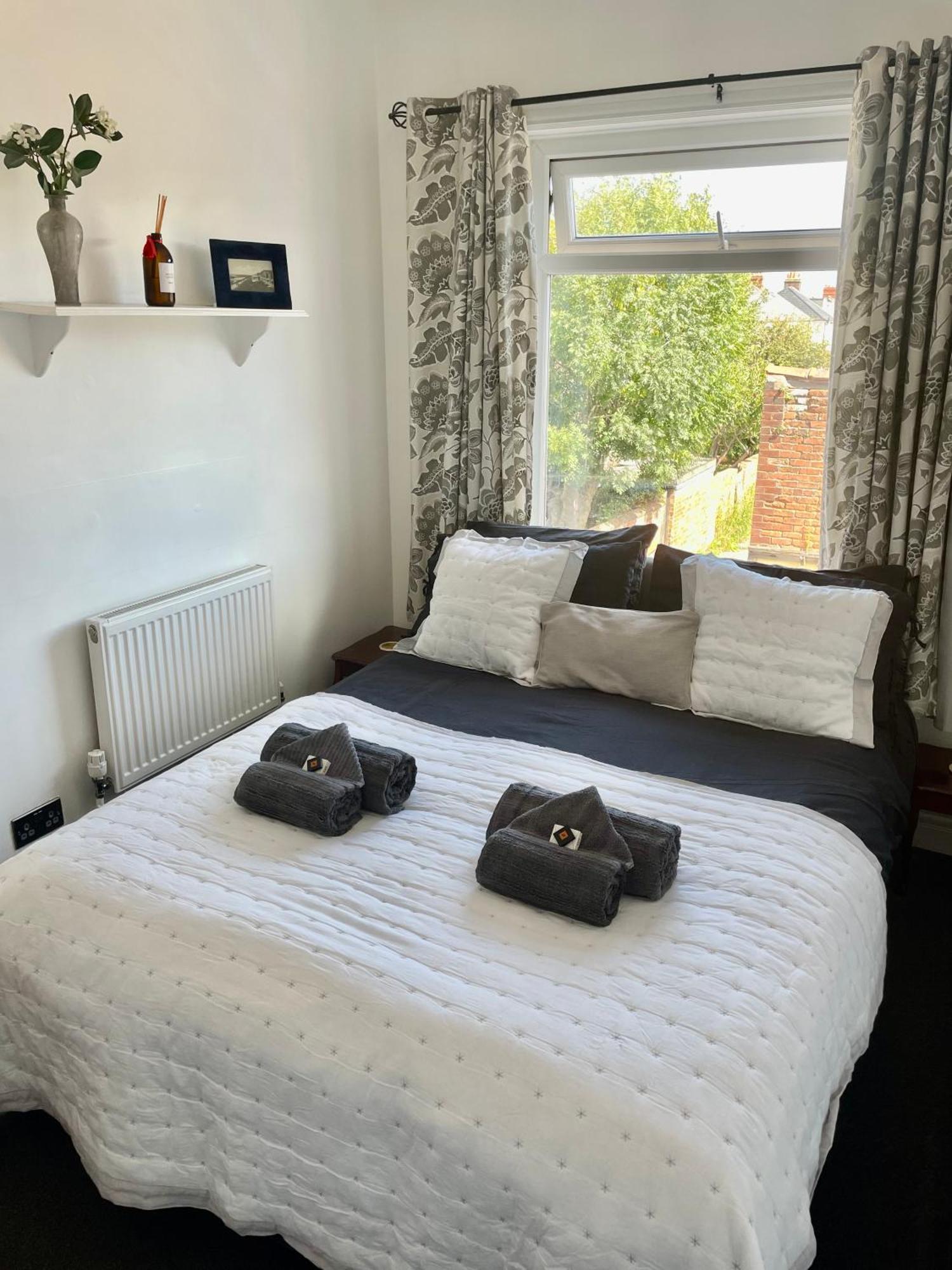 Entire Holiday Home In Blackpool With Free Parking And A Private Patio Garden מראה חיצוני תמונה